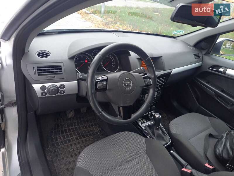 Универсал Opel Astra 2010 в Черкассах