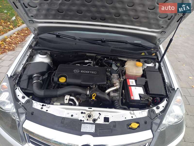 Универсал Opel Astra 2010 в Черкассах