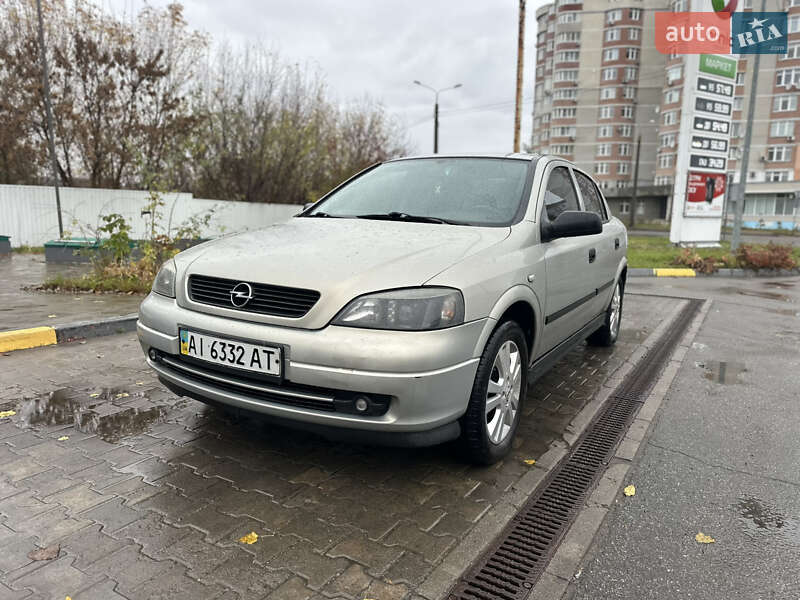 Седан Opel Astra 2006 в Сумах
