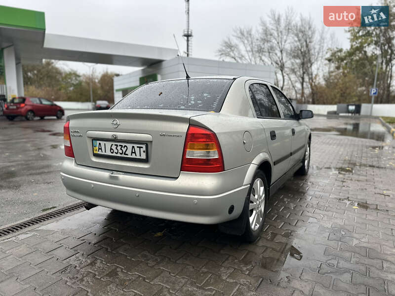 Седан Opel Astra 2006 в Сумах