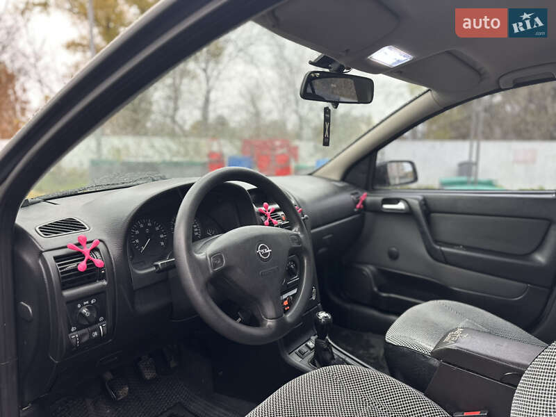 Седан Opel Astra 2006 в Сумах