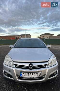 Седан Opel Astra 2012 в Козельце Седан Opel Astra 2012 в Козельце