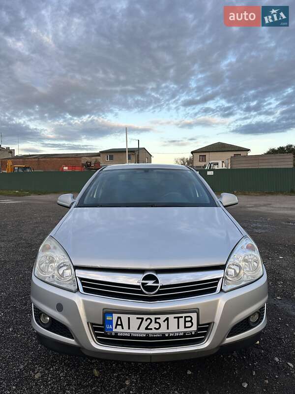 Седан Opel Astra 2012 в Козельце фото 2 Седан Opel Astra 2012 в Козельце