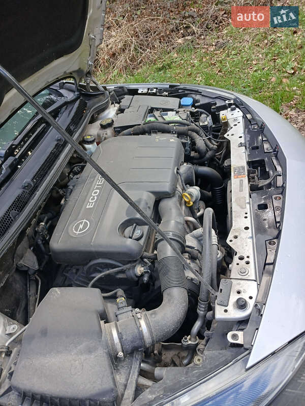 Универсал Opel Astra 2013 в Бориславе