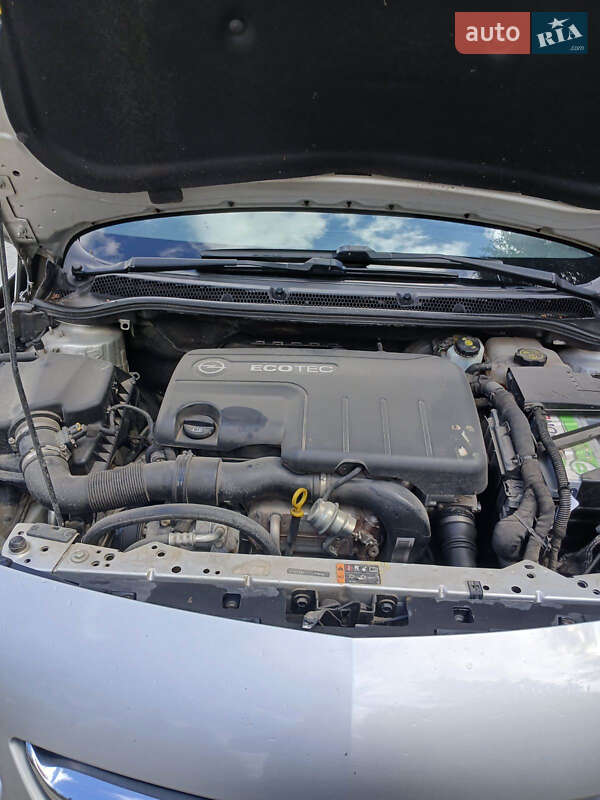 Универсал Opel Astra 2013 в Бориславе