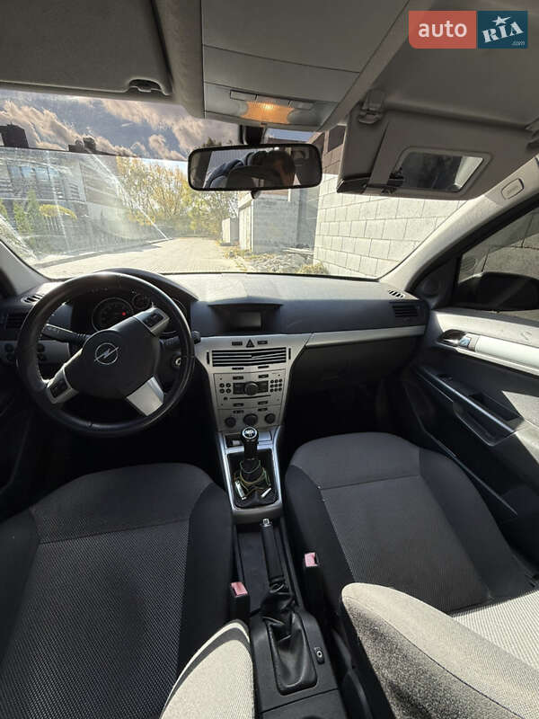 Універсал Opel Astra 2009 в Рівному