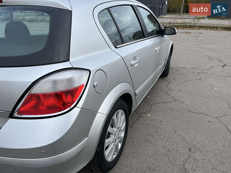 Хэтчбек Opel Astra 2004 в Луцке