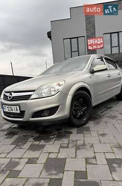 Седан Opel Astra 2007 в Перегинском