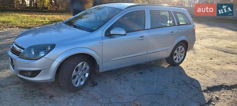 Универсал Opel Astra 2009 в Обухове