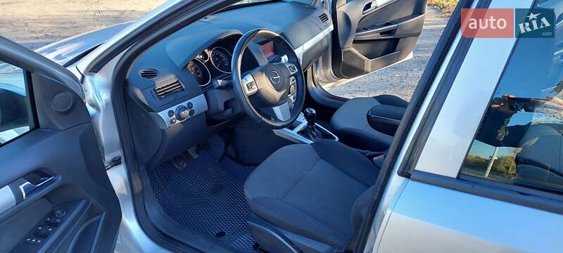 Универсал Opel Astra 2009 в Обухове