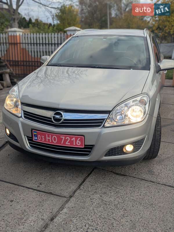 Універсал Opel Astra 2008 в Рівному