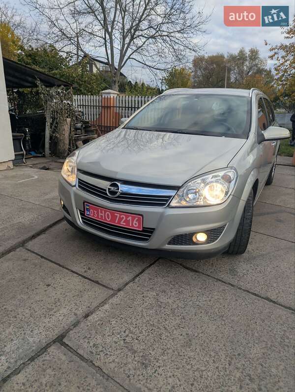 Універсал Opel Astra 2008 в Рівному