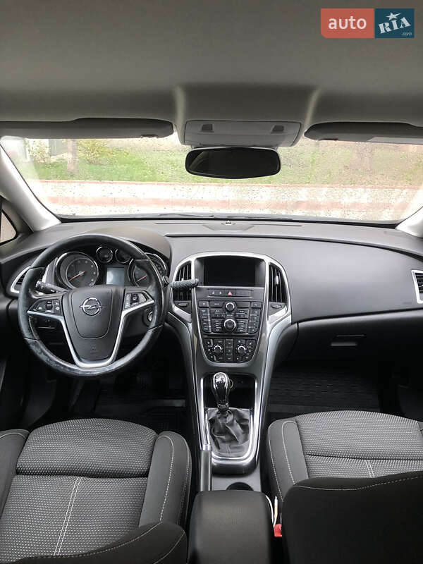 Универсал Opel Astra 2013 в Ивано-Франковске