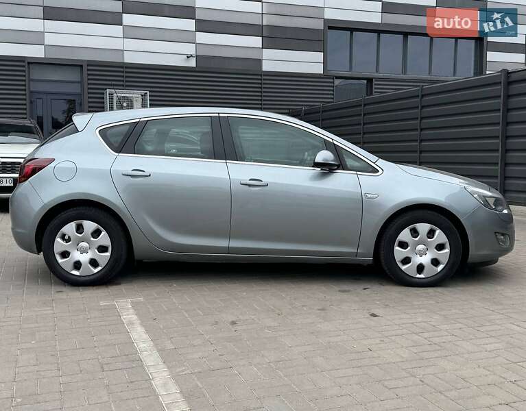 Хэтчбек Opel Astra 2010 в Черкассах
