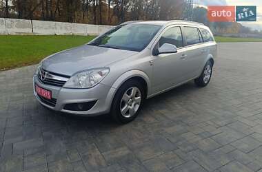 Універсал Opel Astra 2010 в Луцьку