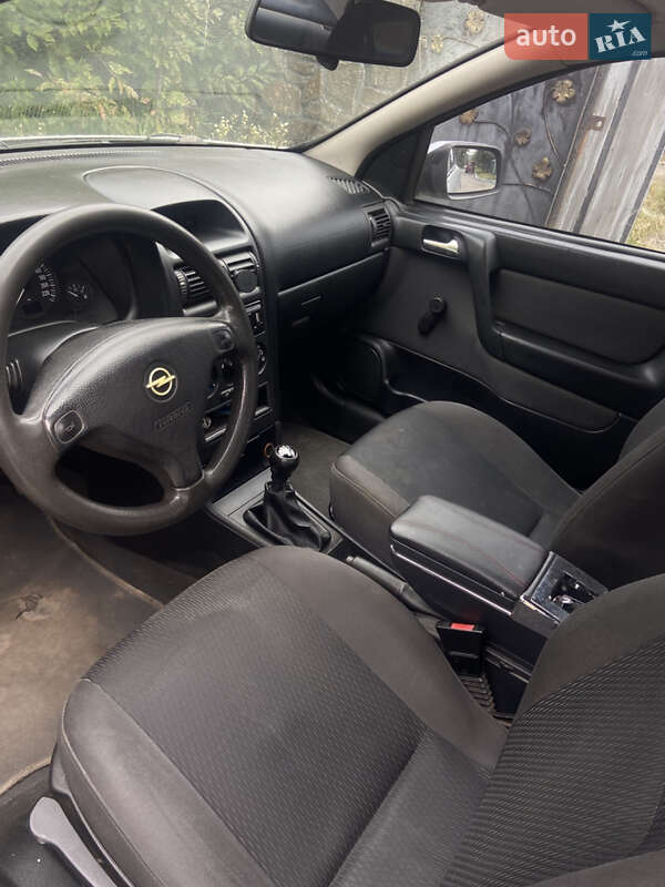 Седан Opel Astra 2003 в Хмельницком
