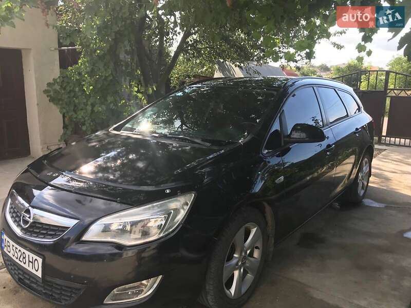 Opel Astra 2011 Opel Astra 2011