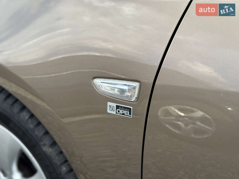 Универсал Opel Astra 2013 в Умани