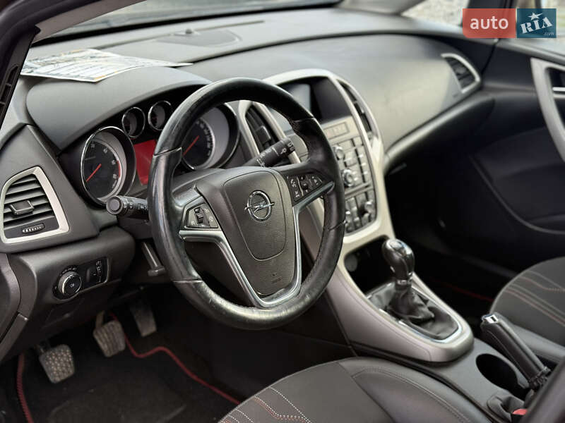 Универсал Opel Astra 2013 в Умани