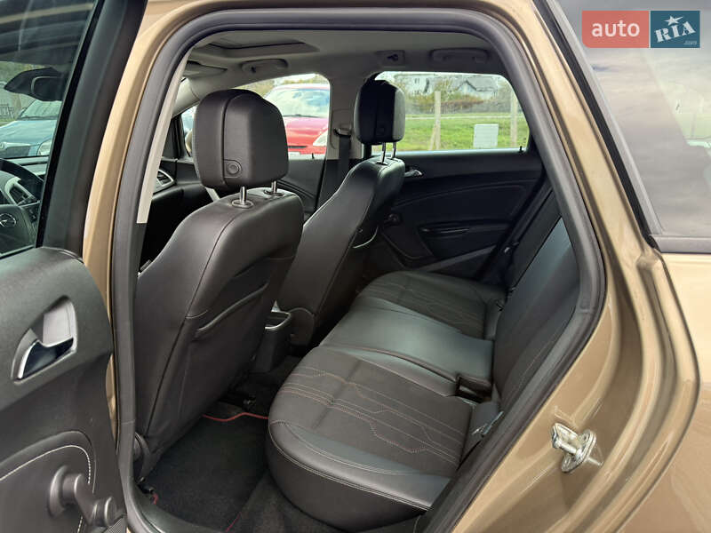 Универсал Opel Astra 2013 в Умани