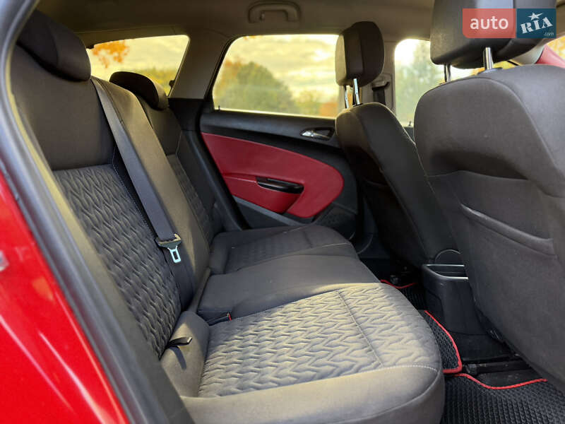 Универсал Opel Astra 2013 в Ровно фото 69 Универсал Opel Astra 2013 в Ровно