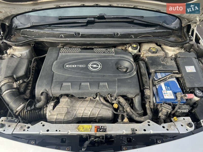 Универсал Opel Astra 2011 в Львове