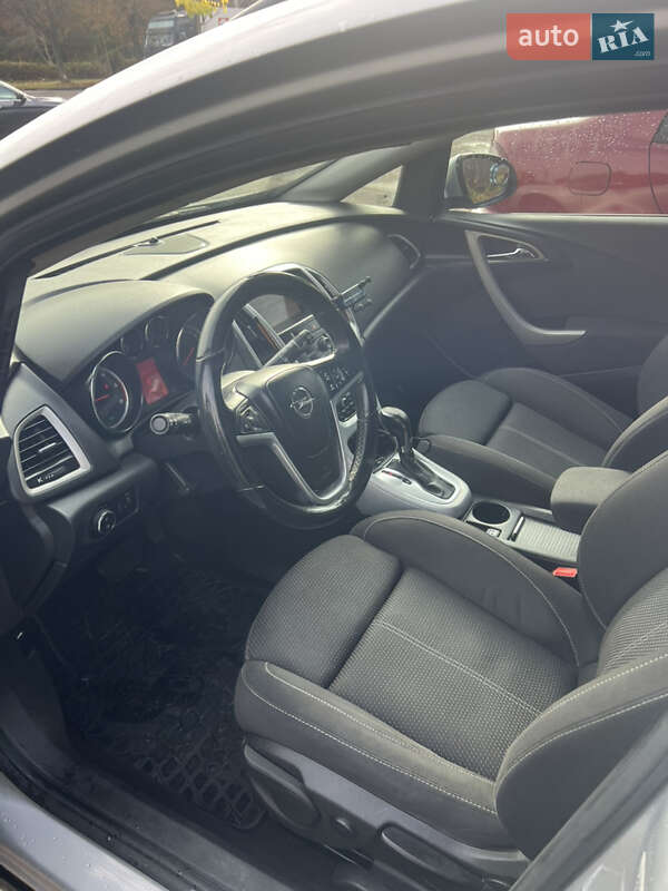 Универсал Opel Astra 2011 в Львове