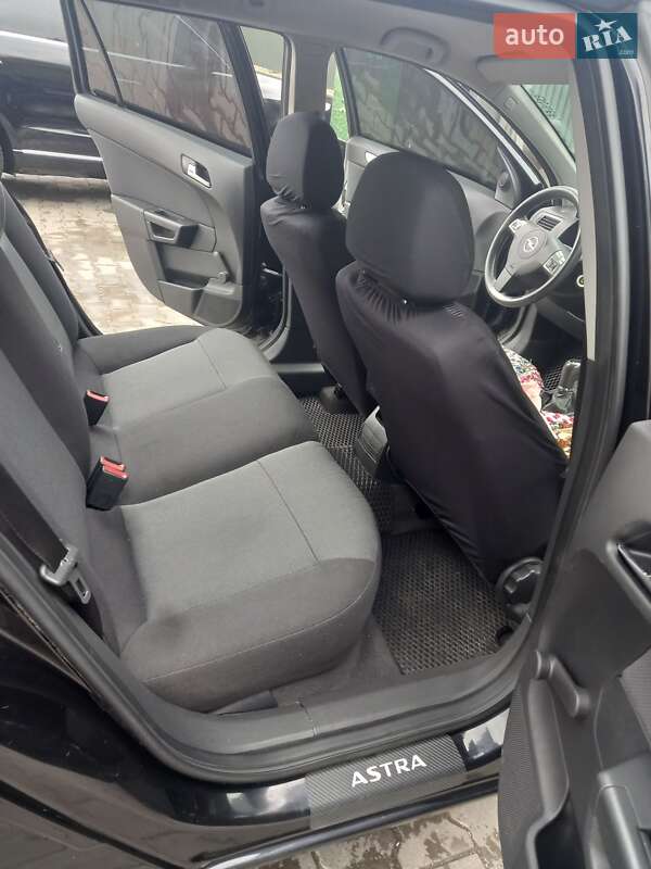 Универсал Opel Astra 2006 в Волочиске