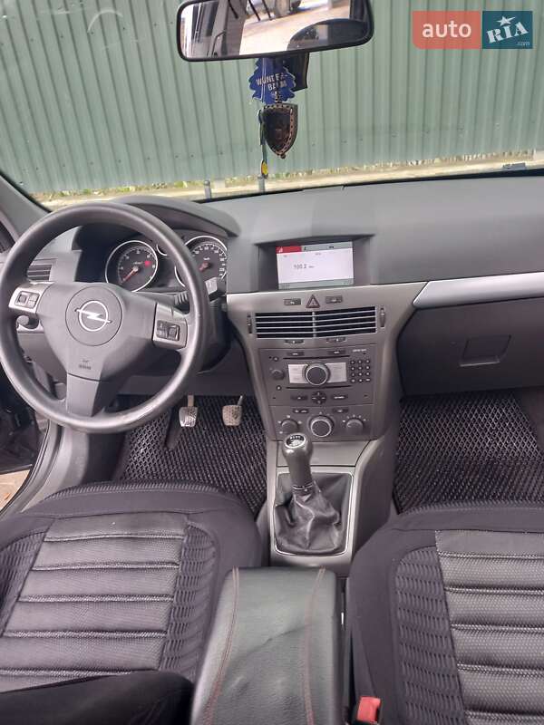 Универсал Opel Astra 2006 в Волочиске
