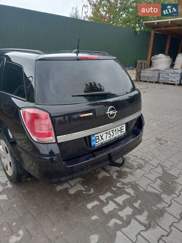 Универсал Opel Astra 2006 в Волочиске