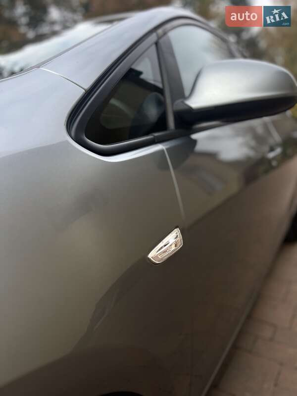 Універсал Opel Astra 2011 в Радехові