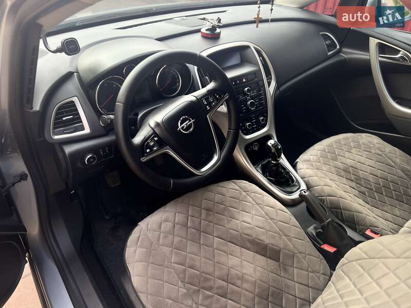 Універсал Opel Astra 2011 в Радехові