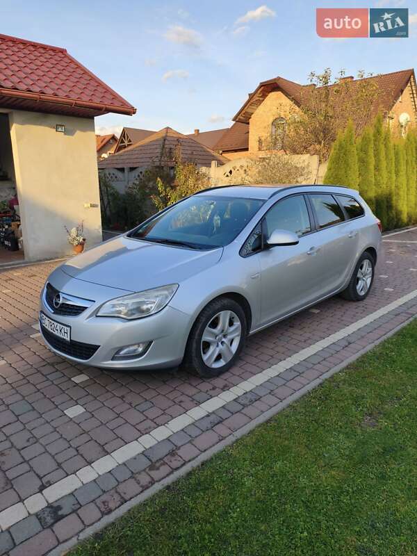 Универсал Opel Astra 2011 в Мостиске