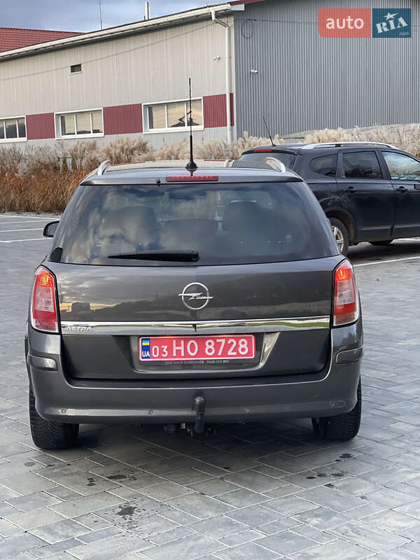 Универсал Opel Astra 2009 в Луцке