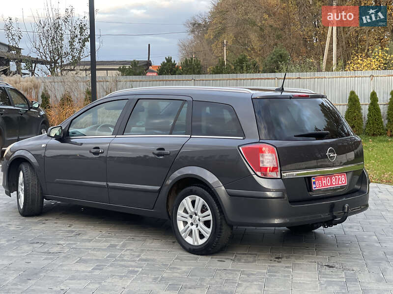 Универсал Opel Astra 2009 в Луцке
