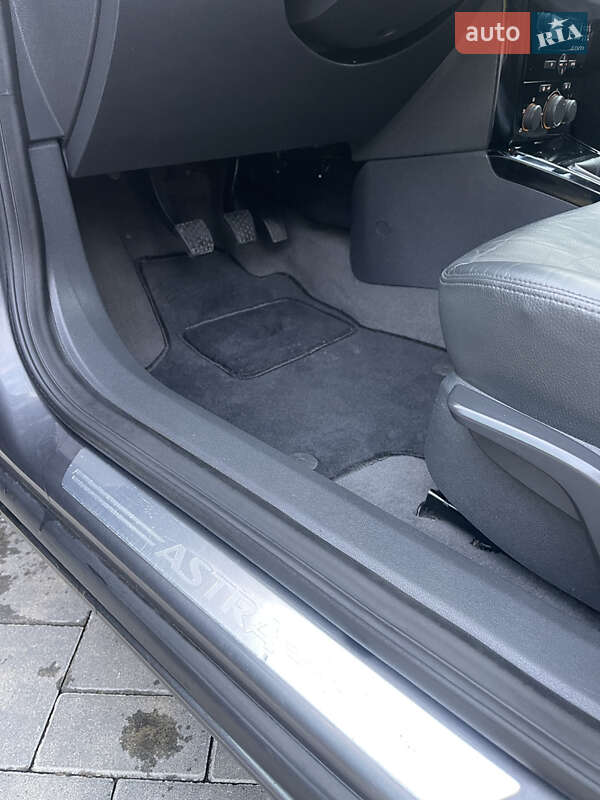 Универсал Opel Astra 2009 в Луцке