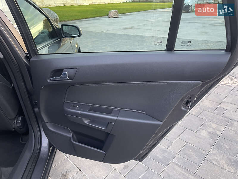 Универсал Opel Astra 2009 в Луцке