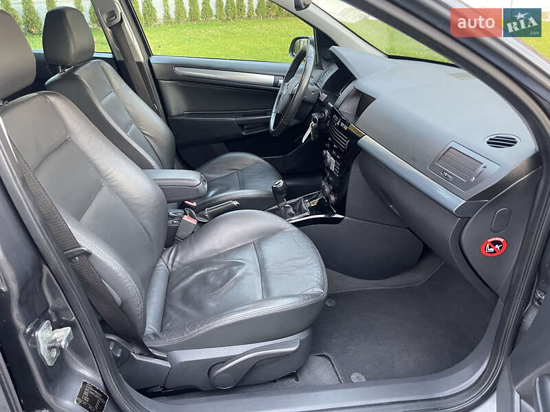 Универсал Opel Astra 2009 в Луцке