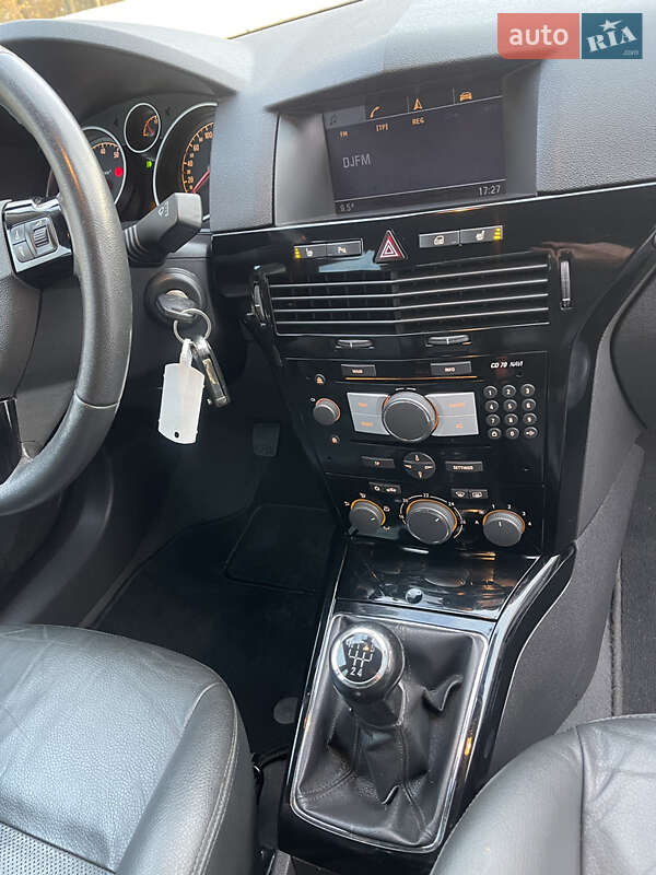 Универсал Opel Astra 2009 в Луцке