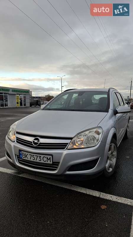 Універсал Opel Astra 2008 в Луцьку