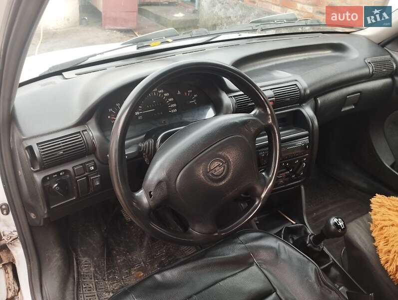 Седан Opel Astra 1995 в Олександрії фото 5 Седан Opel Astra 1995 в Олександрії
