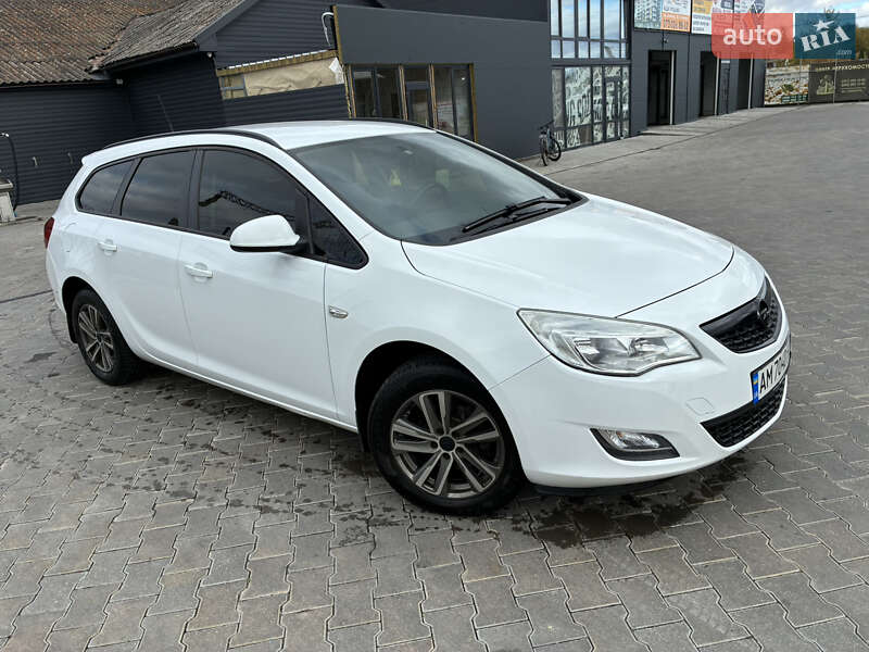 Opel Astra 2012