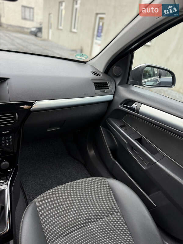 Универсал Opel Astra 2009 в Луцке фото 111 Универсал Opel Astra 2009 в Луцке