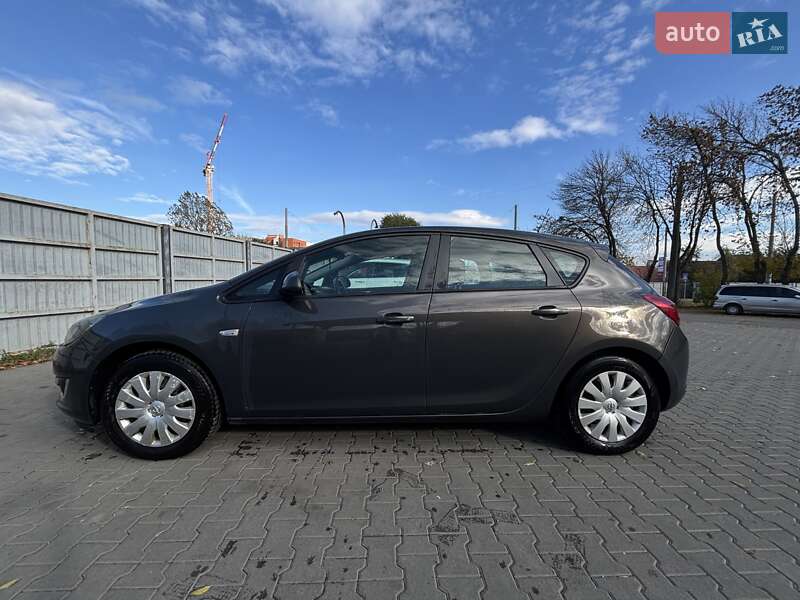 Хэтчбек Opel Astra 2013 в Львове