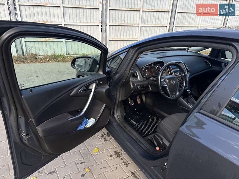 Хэтчбек Opel Astra 2013 в Львове