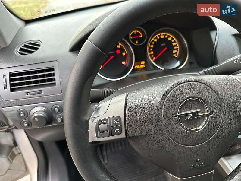 Універсал Opel Astra 2005 в Ватутіному