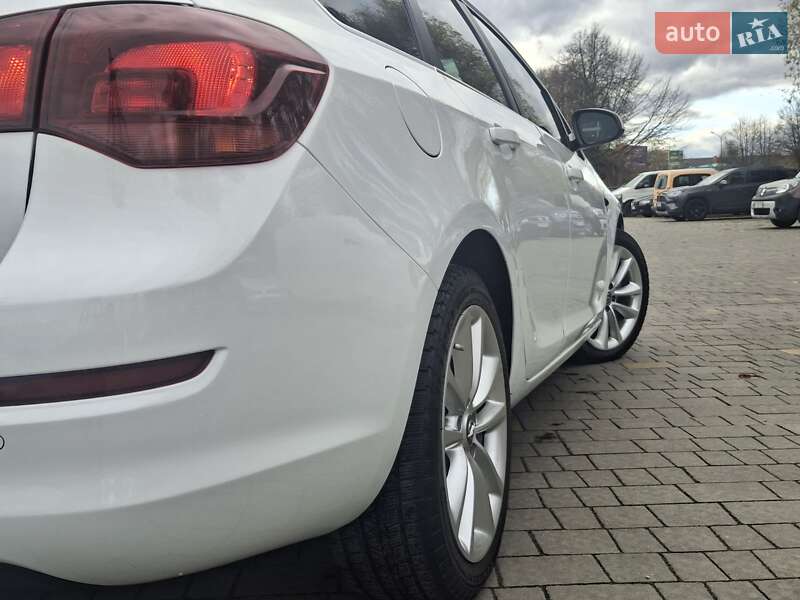 Универсал Opel Astra 2012 в Дрогобыче