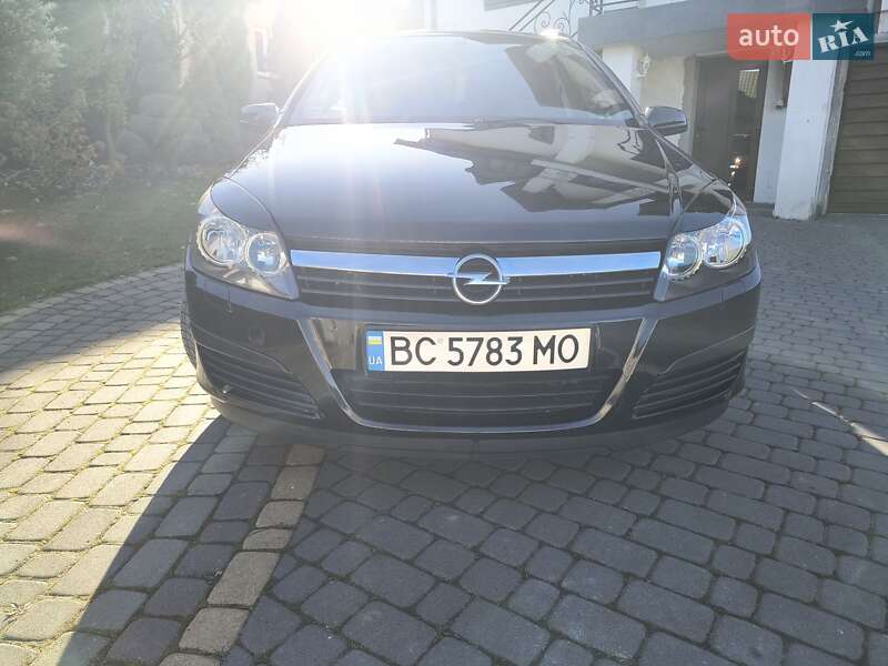 Универсал Opel Astra 2006 в Новояворовске