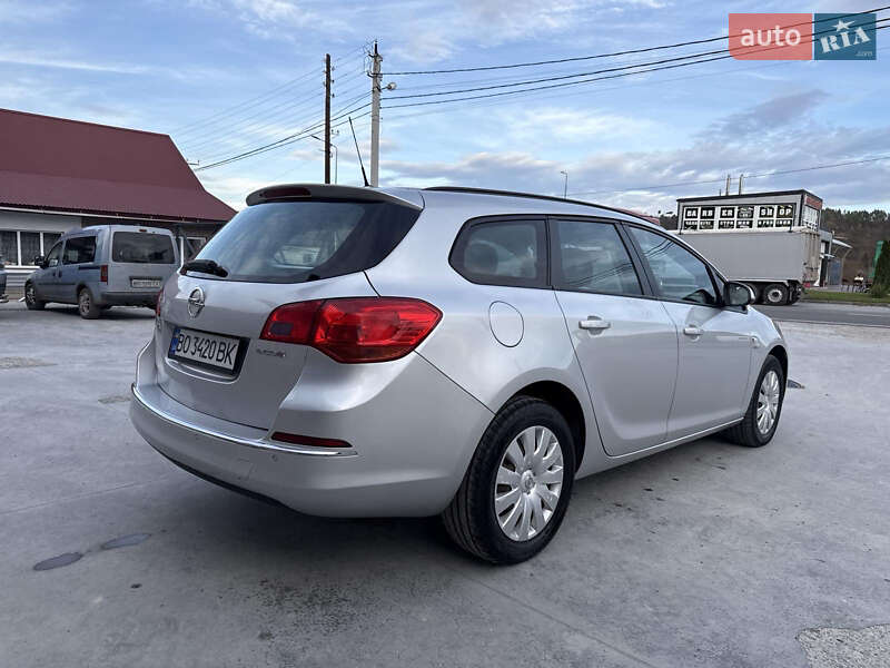 Універсал Opel Astra 2013 в Тернополі