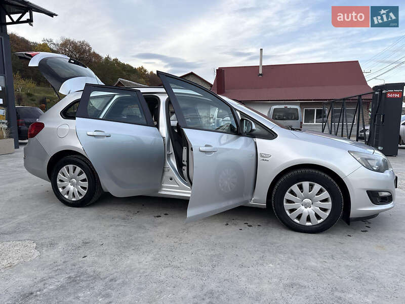 Універсал Opel Astra 2013 в Тернополі